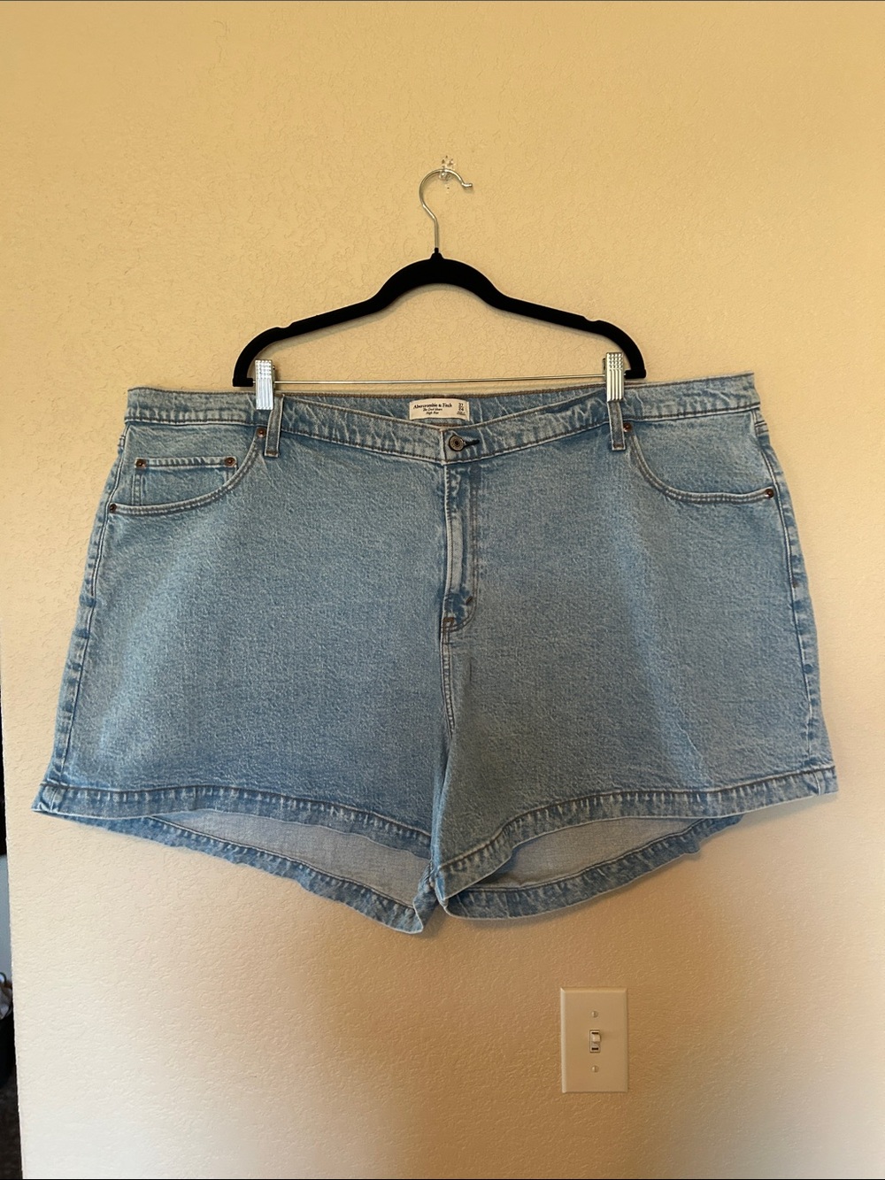 Abercrombie & Fitch Curve Love The Dad Short High Rise Denim Shorts Size 24 Plus